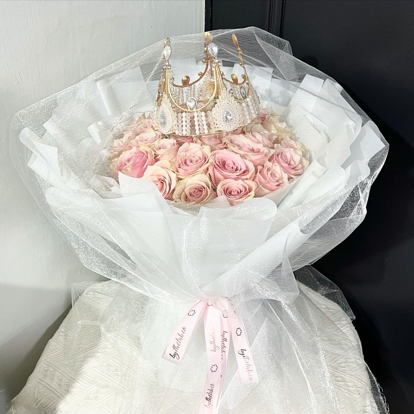 33 Stalks Fresh Pink Roses in Dreamy White Bouquet