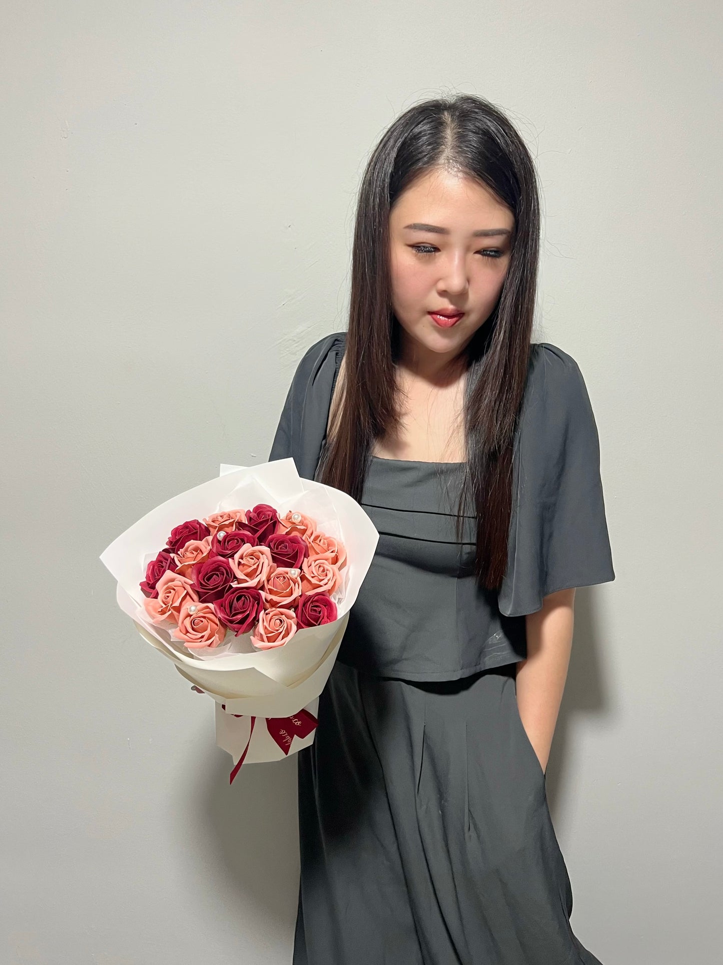 Simple Round Red Soap Flowers Bouquet in Cappuccino Red