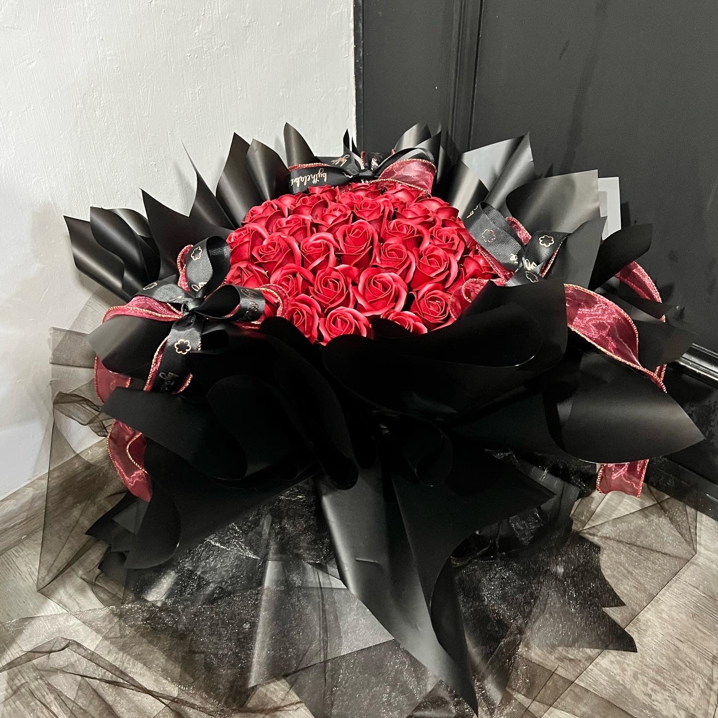 33 Stalks Soap Roses in Fantasy Dream - Red