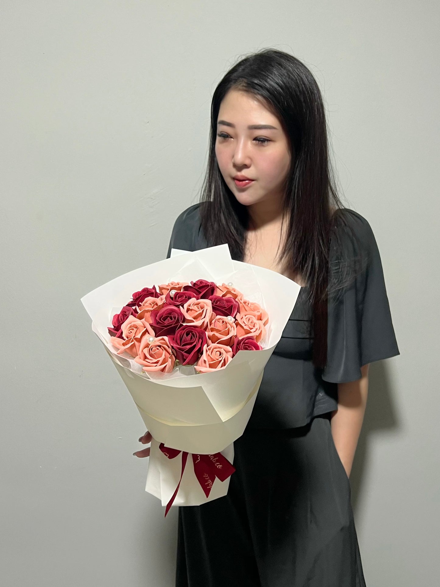 Simple Round Red Soap Flowers Bouquet in Cappuccino Red