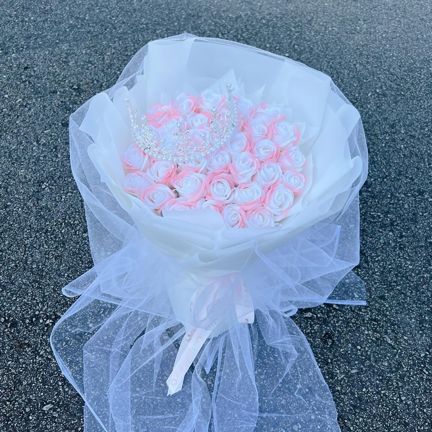 33 Stalks Aurora Pink Soap Roses in Dreamy White