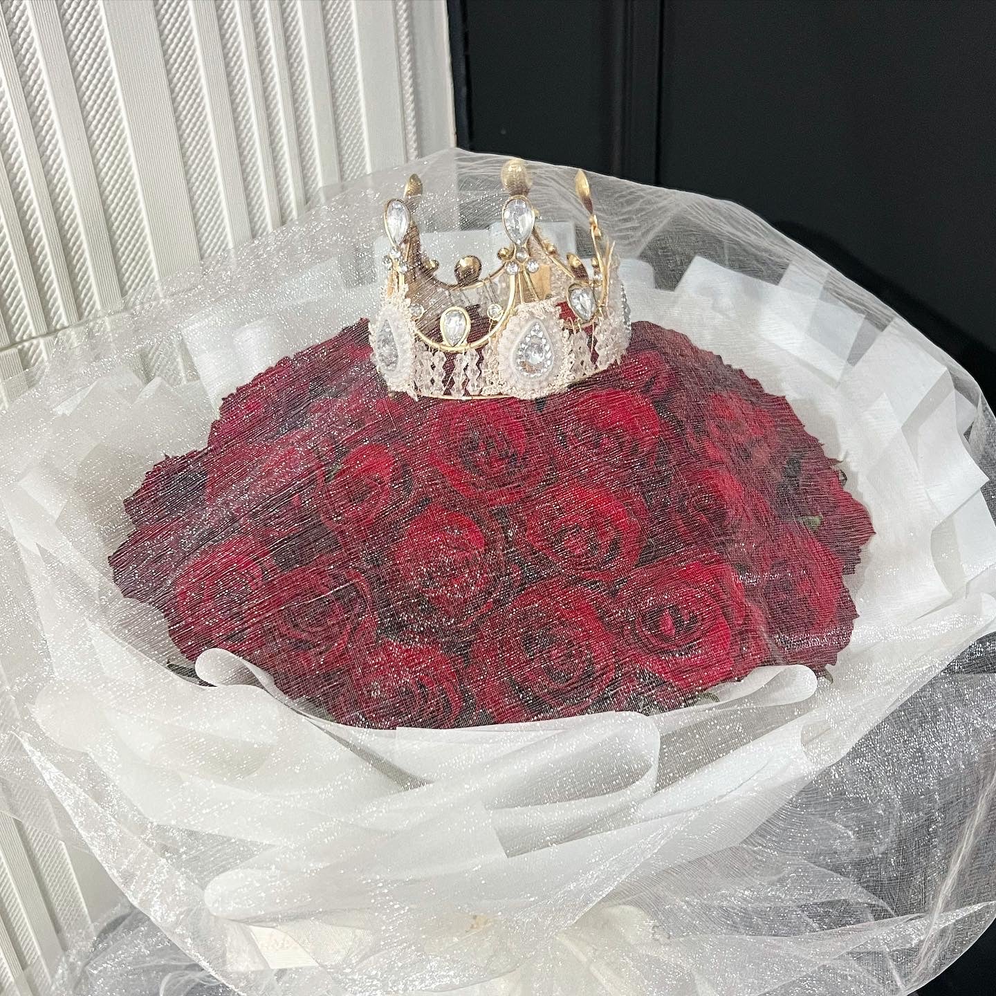 33 Stalks Fresh Red Roses in Dreamy White Bouquet