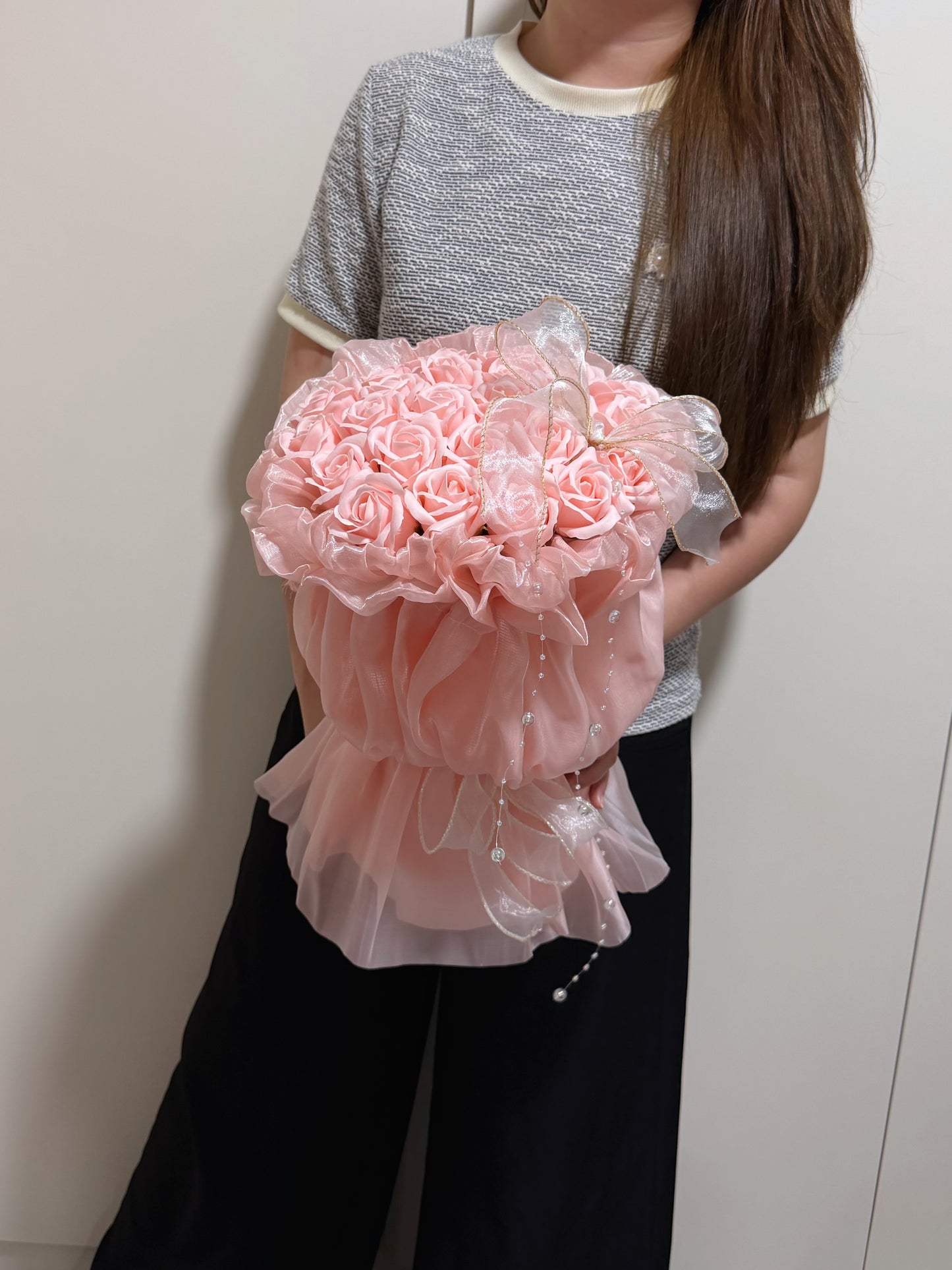 Dazzle Soap Roses Bouquet in Pink