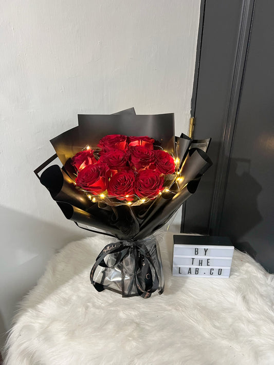 Classic Black : 9 Stalks Fresh Red Roses Bouquet