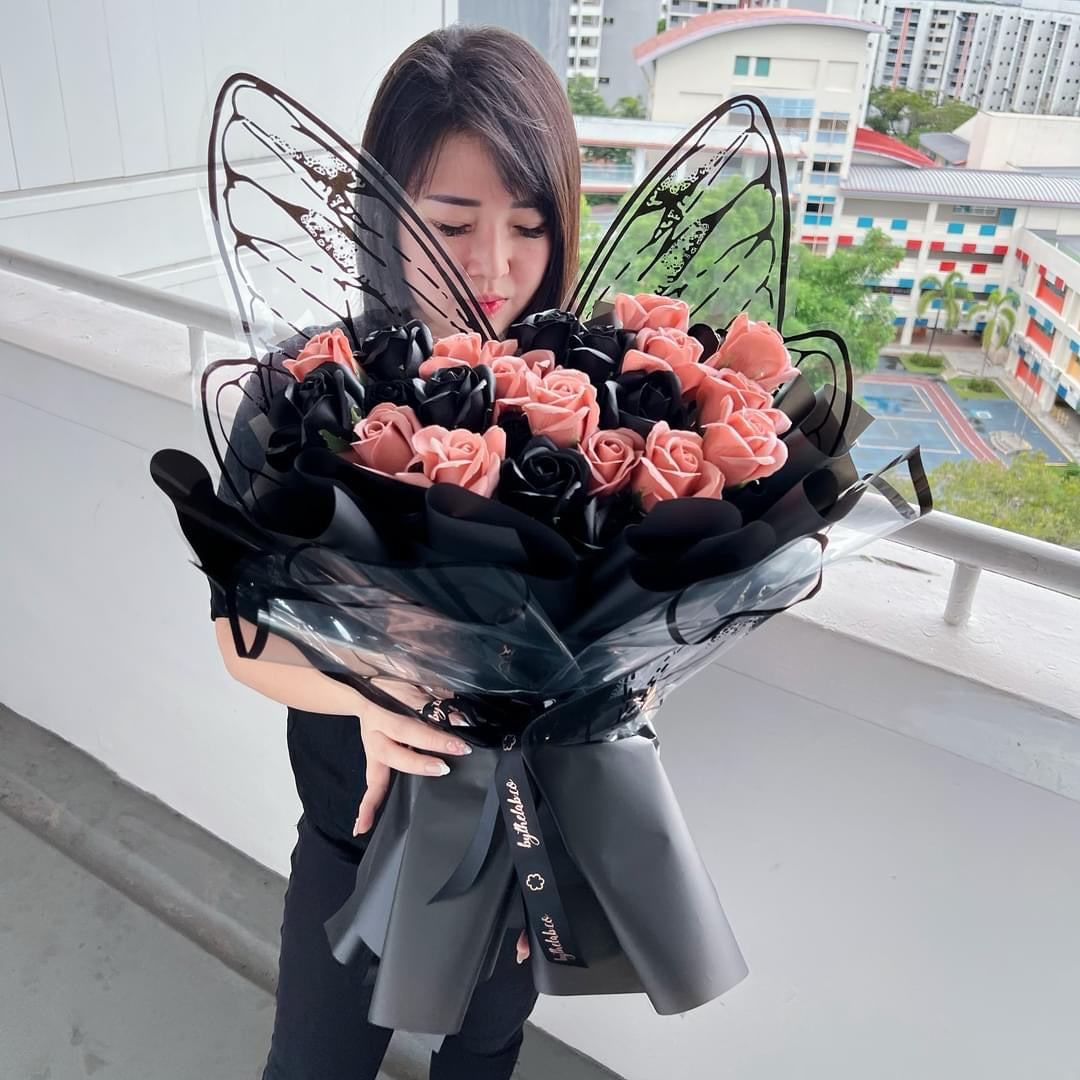 Butterfly Series : 25 Stalks Soap Roses in Black & Cappuccino