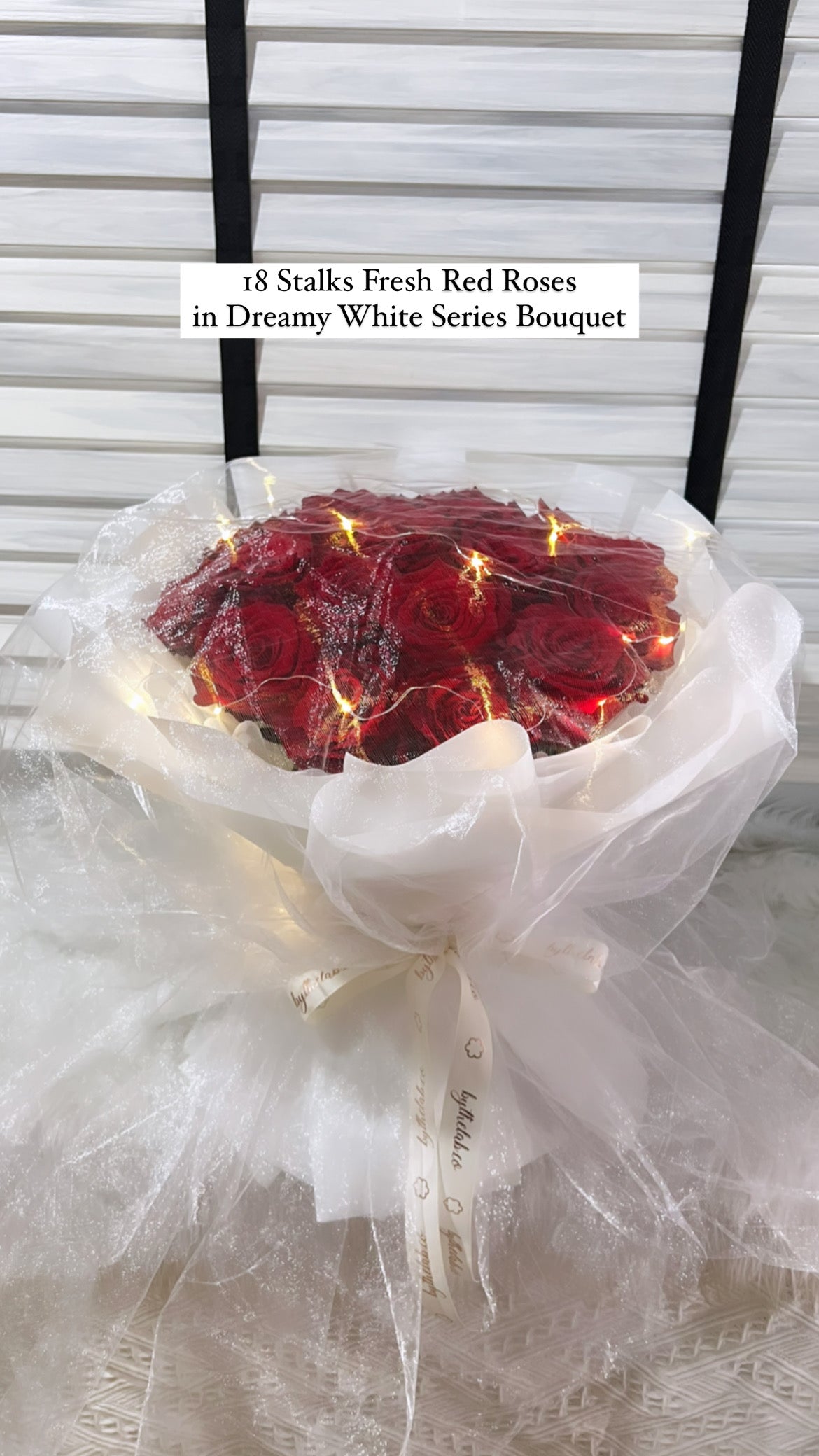 18 Stalks Fresh Red Roses in Dreamy Bouquet